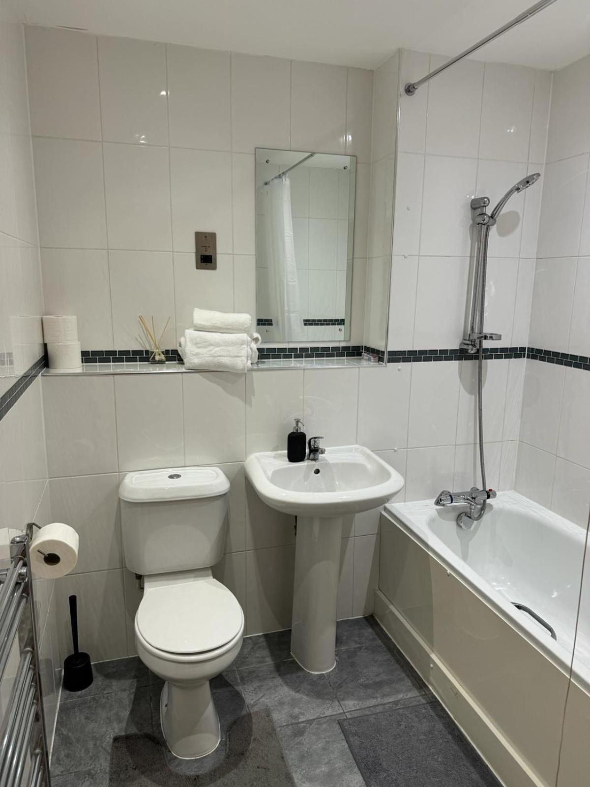 Spacious 2 Bedrooms Apartment In Stratford London Ngoại thất bức ảnh